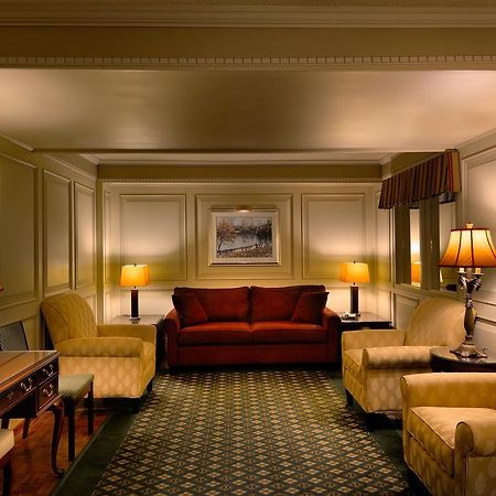 Royal Scot Hotel & Suites Victoria Exterior foto