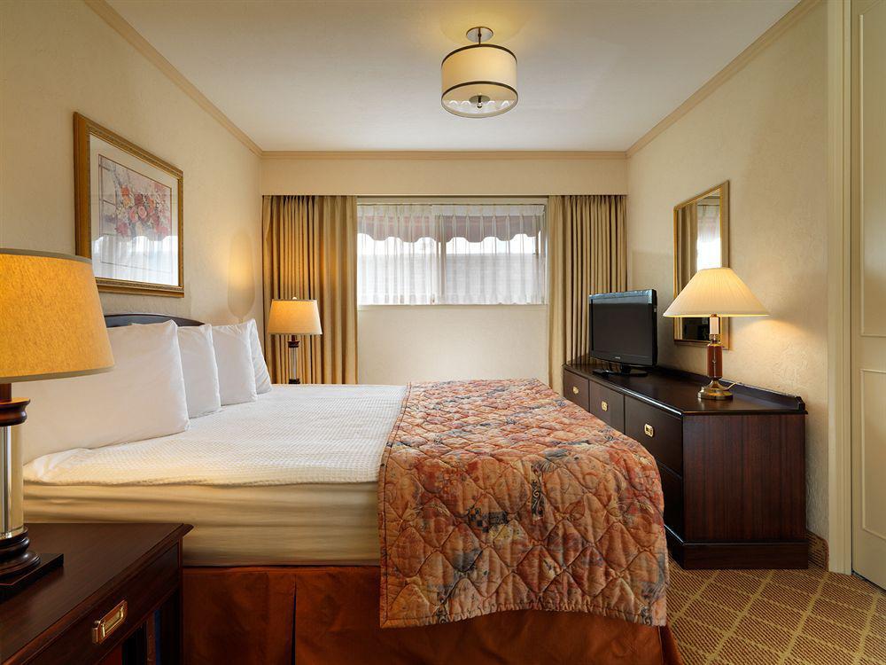 Royal Scot Hotel & Suites Victoria Exterior foto
